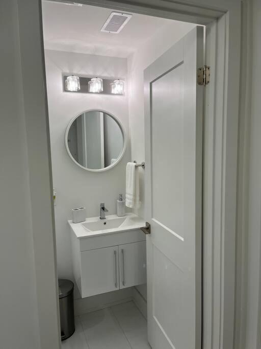 Lovely One Bedroom Condo With Free Parking Niagara Falls Eksteriør billede