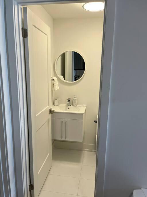 Lovely One Bedroom Condo With Free Parking Niagara Falls Eksteriør billede